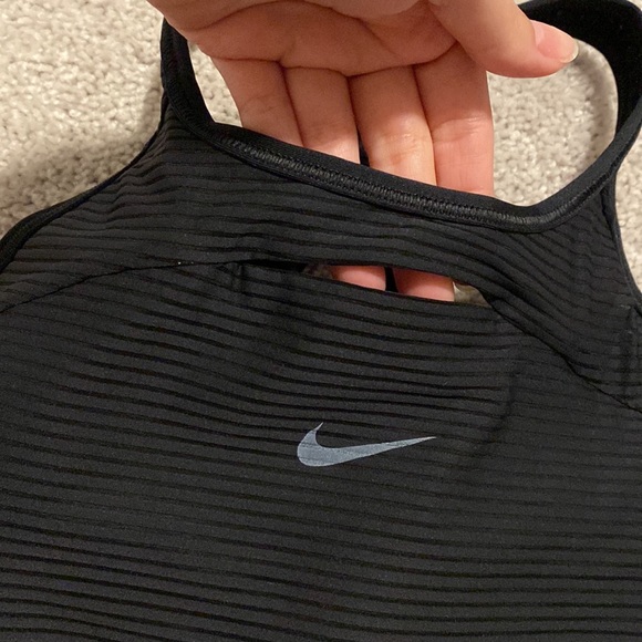 Women’s Nike sports bra - Picture 2 of 6
